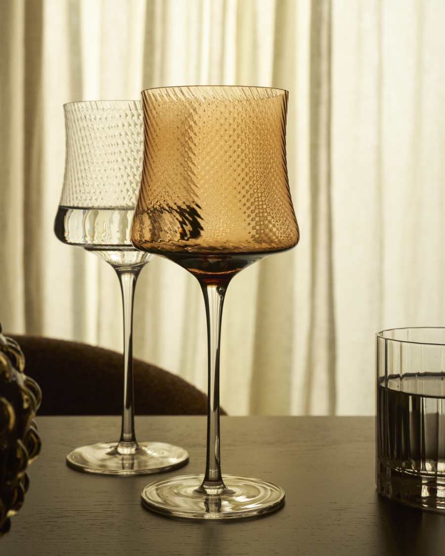 Auri embossed amber wine glass 46 cl