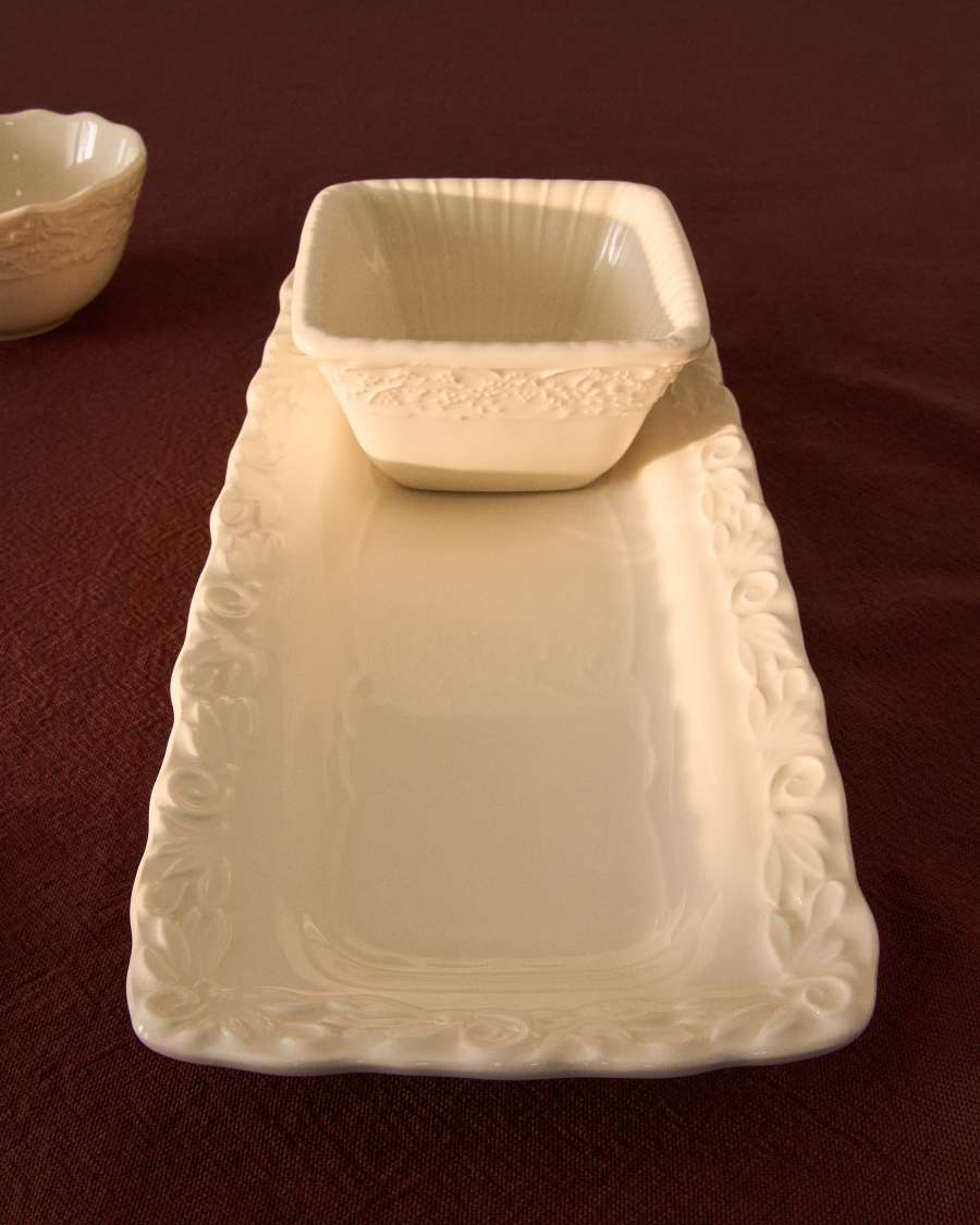 Varla beige ceramic tray