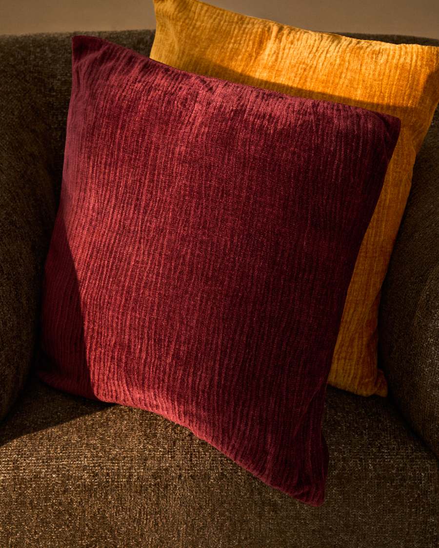 Vori 100%-cotton garnet wrinkled effect cushion cover 50 x 50 cm