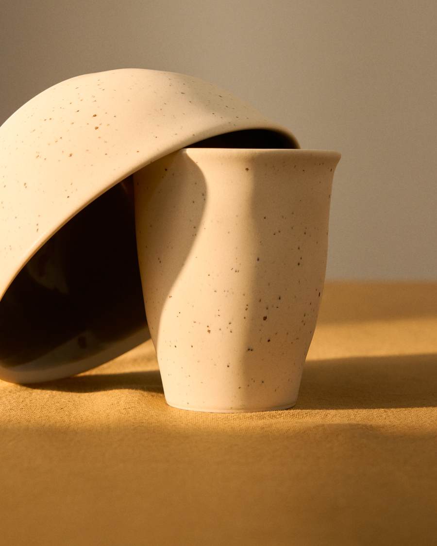 Nale beige ceramic mug with green bottom