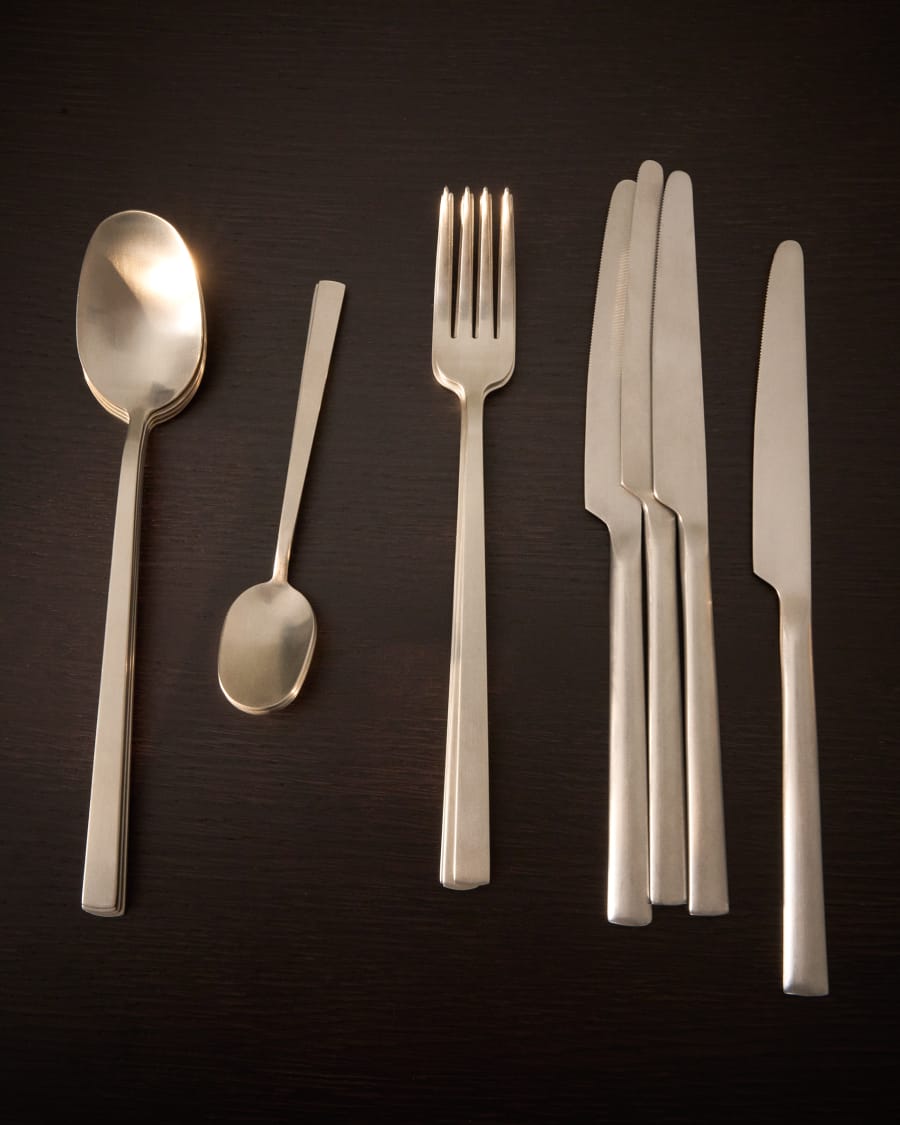 Dilora 16-piece stainless steel cutlery set with a matte finish