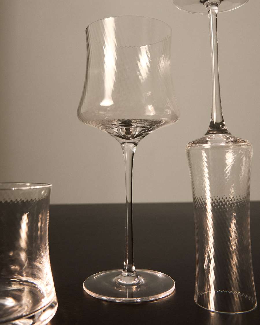 Auri clear wine glass with relief, 15 cl