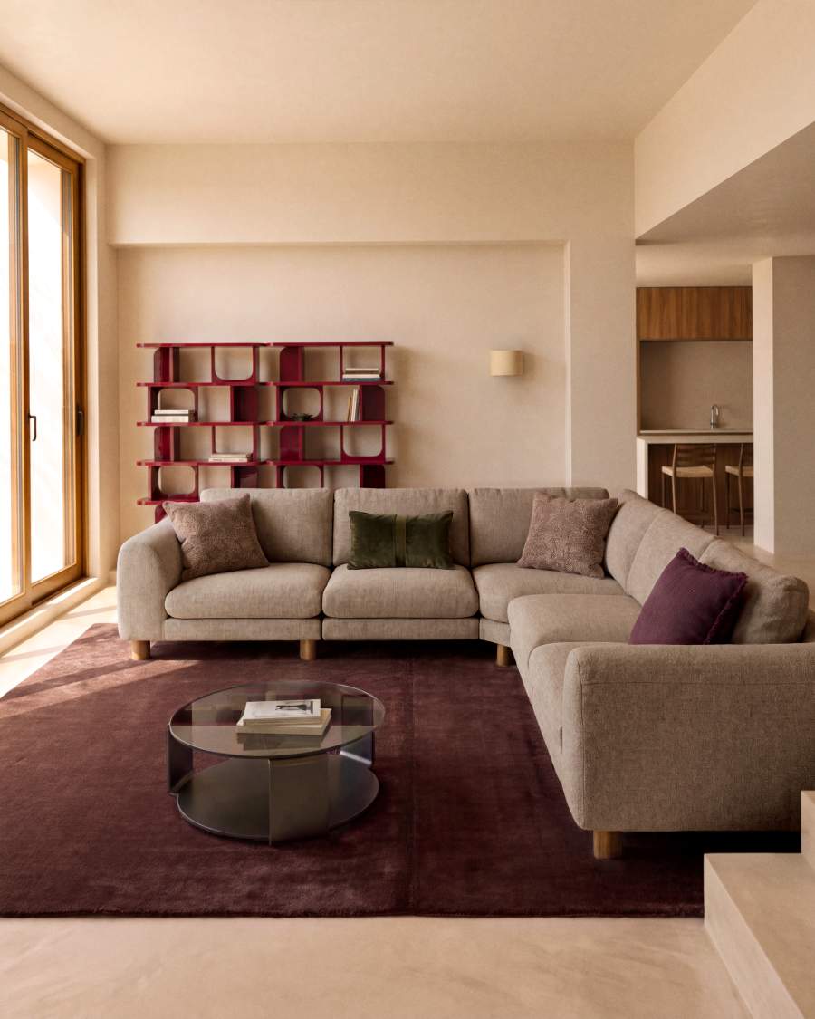 5-Sitzer Ecksofa Vera in Hellbraun mit Beinen aus massivem Eschenholz mit Nussbaum-Finish, 330 x 330 cm, FSC Mix Credit