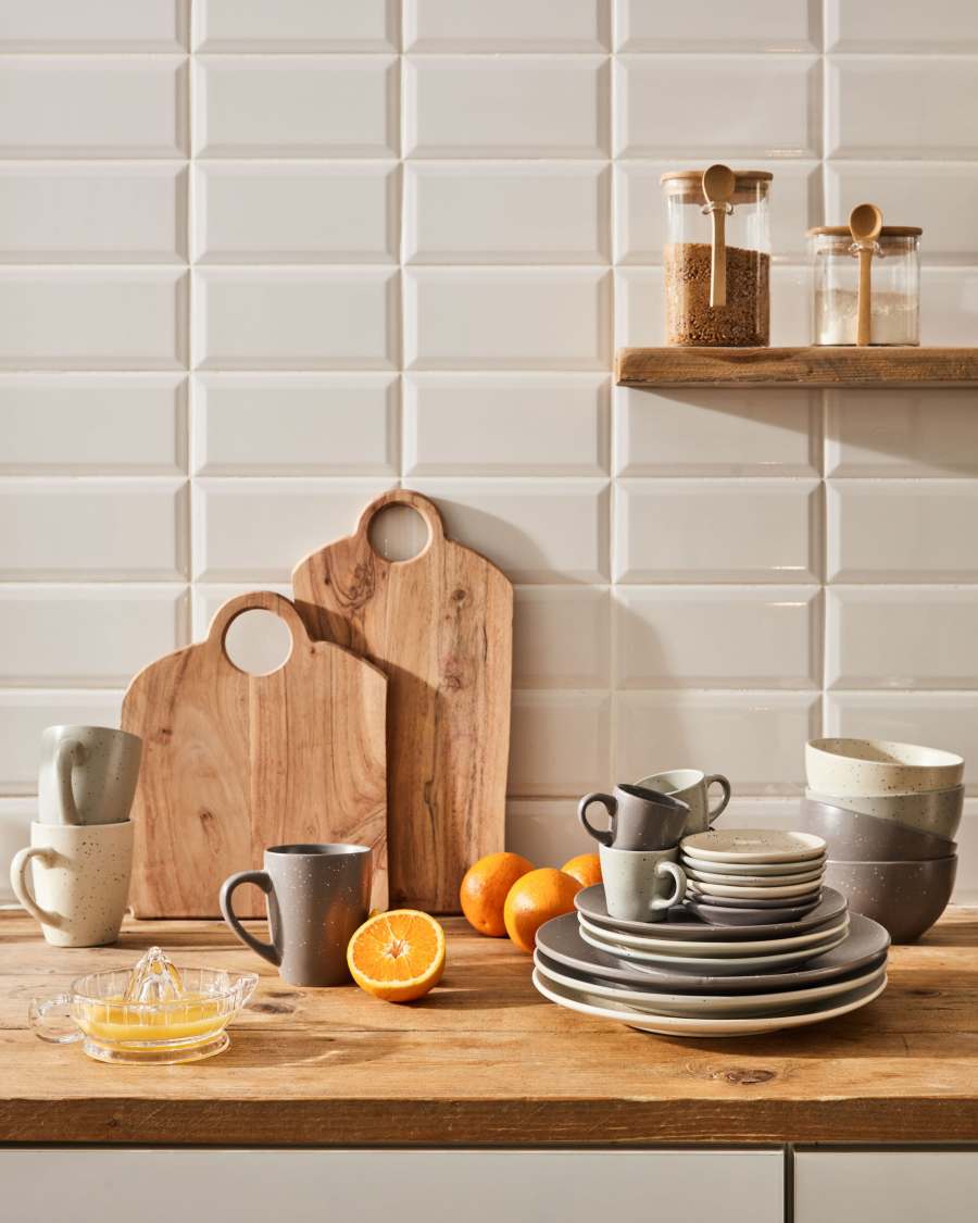 Syriana square solid acacia wood serving board