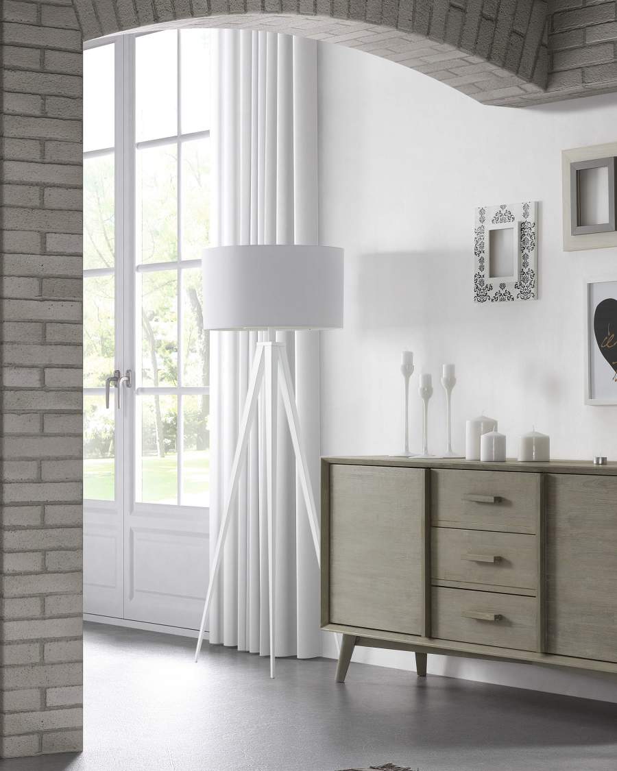Iguazu floor lamp in steel with white finish UK adapter