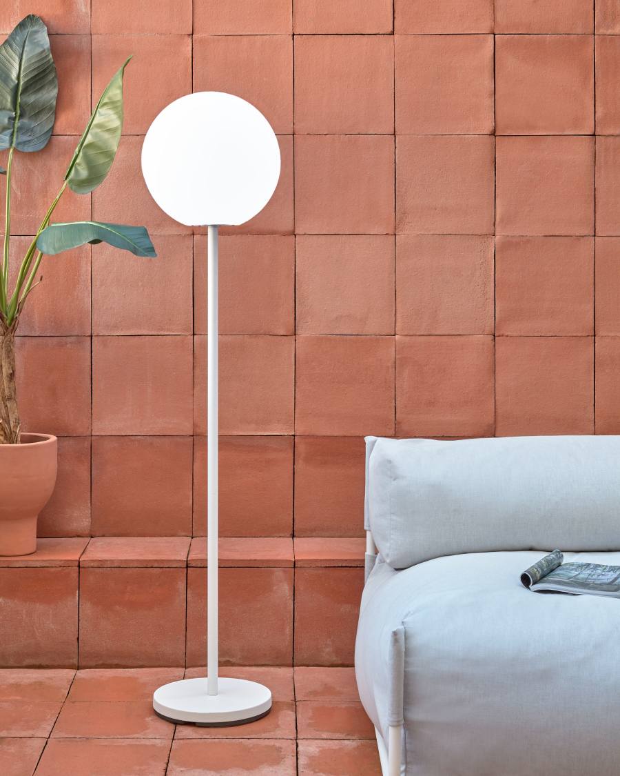 Outdoor Dinesh floor lamp in white steel