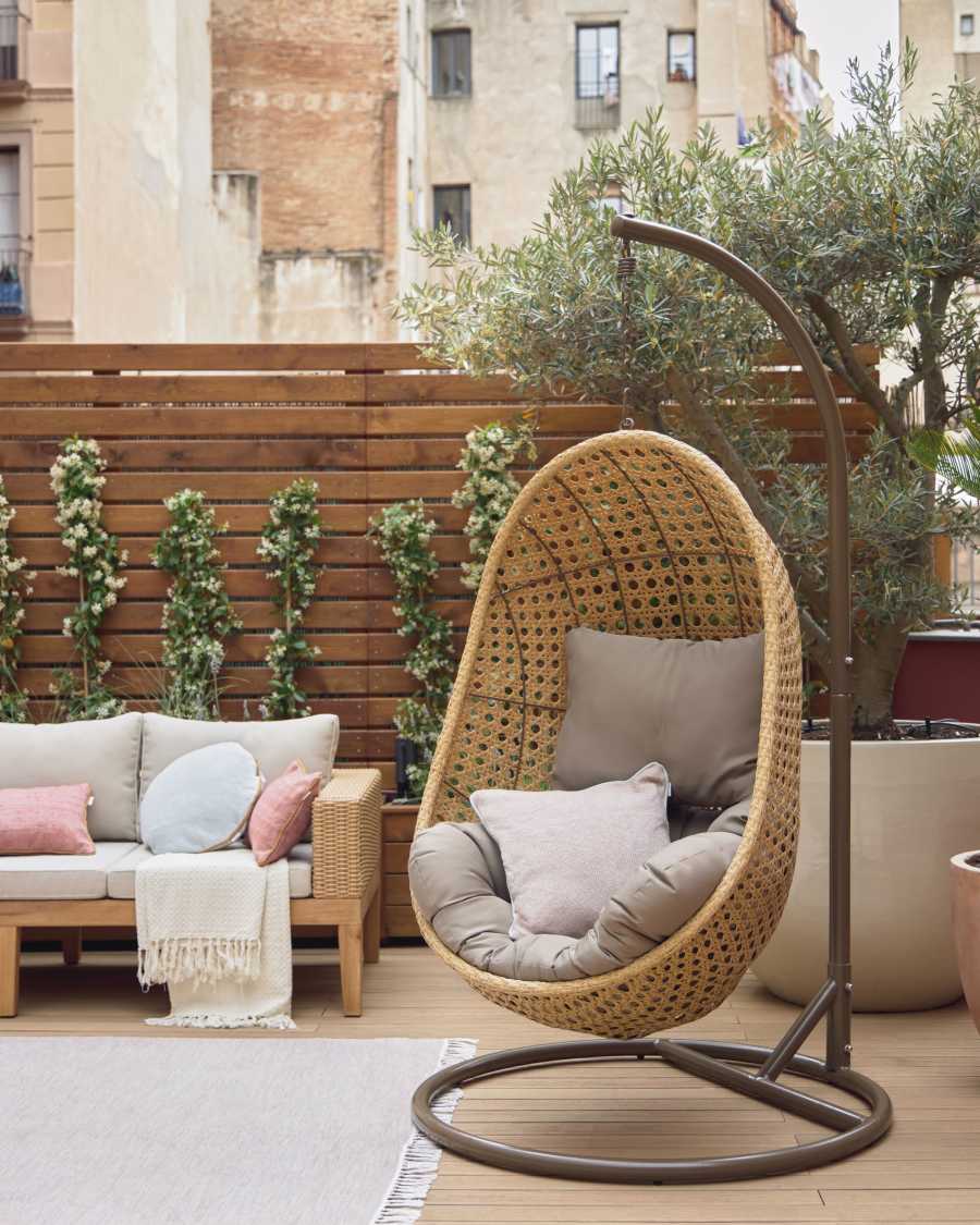 Κρεμαστή καρέκλα με βάση Cira, φυσικό φινίρισμα