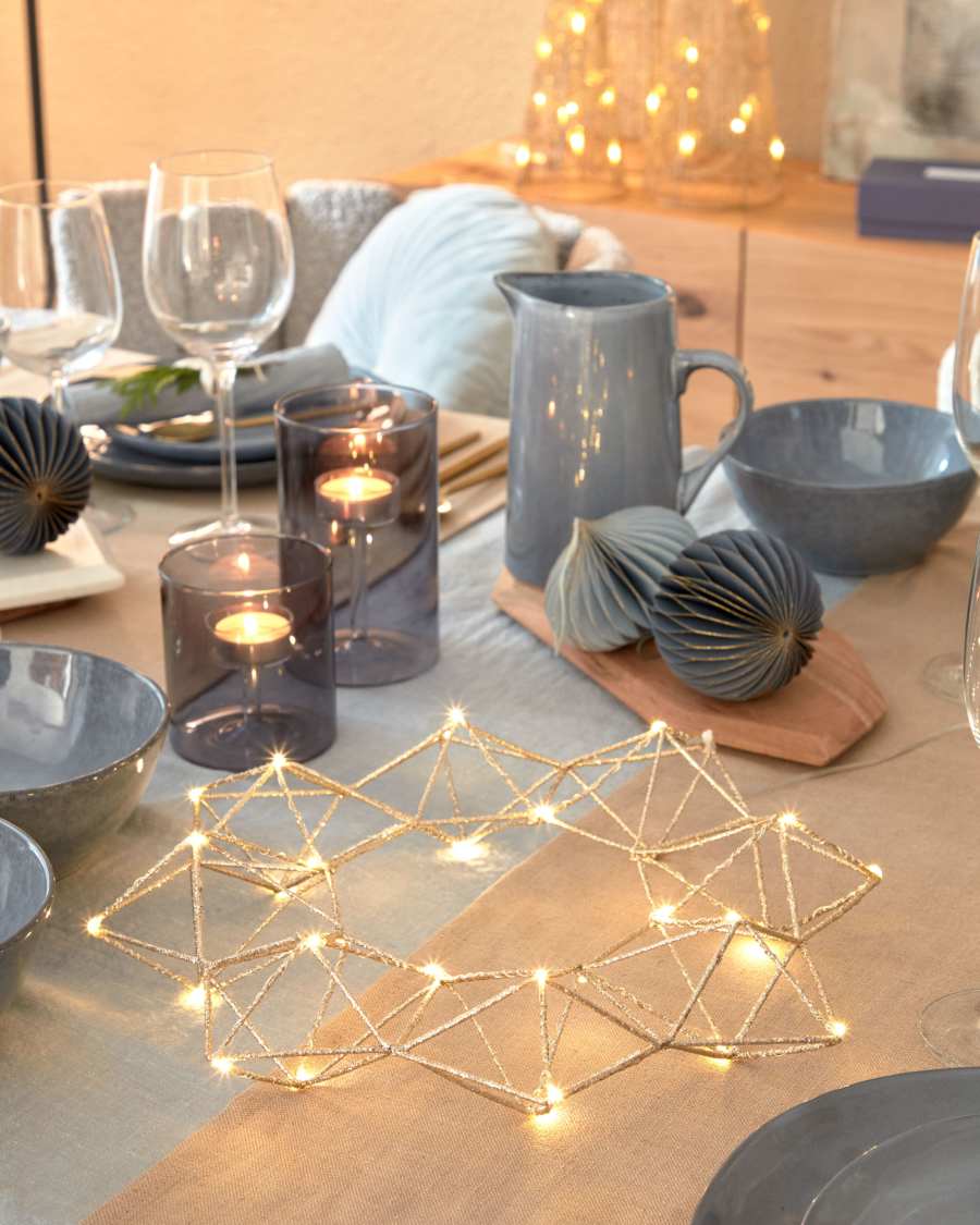 Romina elongated heptagonal serving board in solid acacia wood