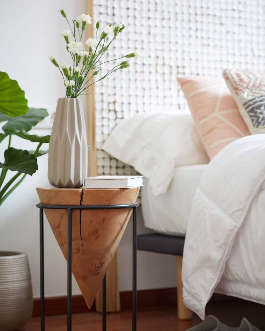 Rawra solid acacia wood and steel side table, Ø 31 cm