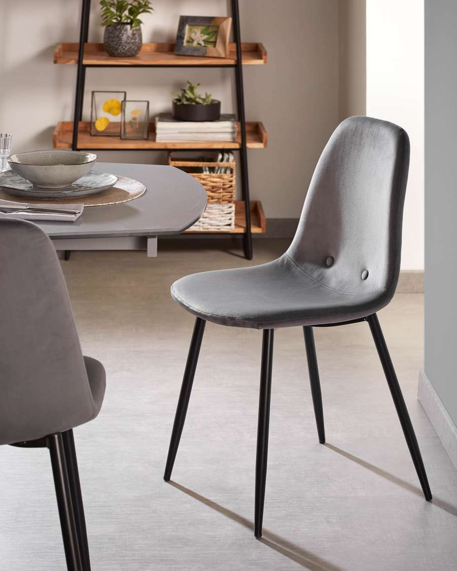 Chaise Yaren en velours gris et pieds en acier noir