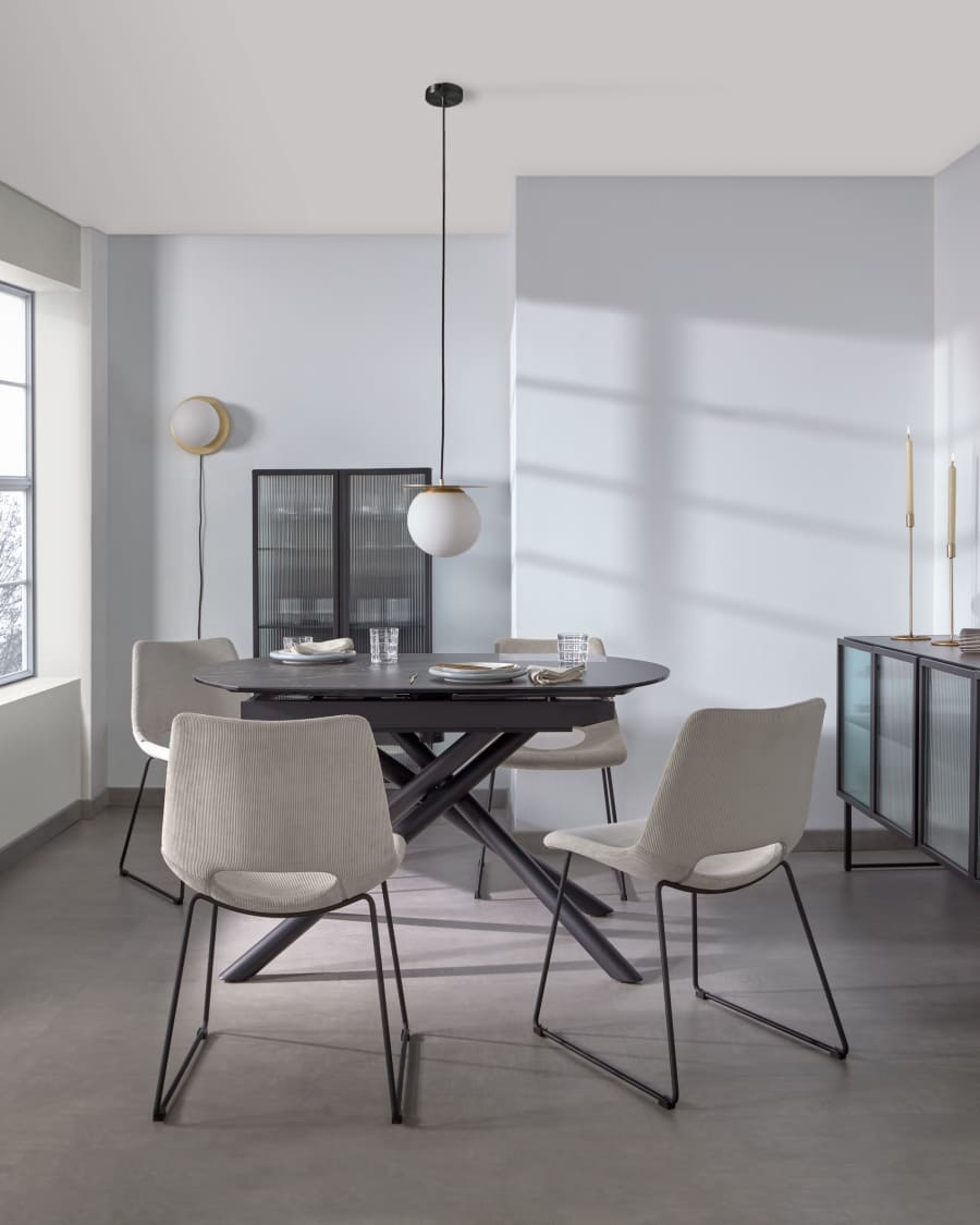 Cadira Zahara pana beix i potes d'acer acabat negre