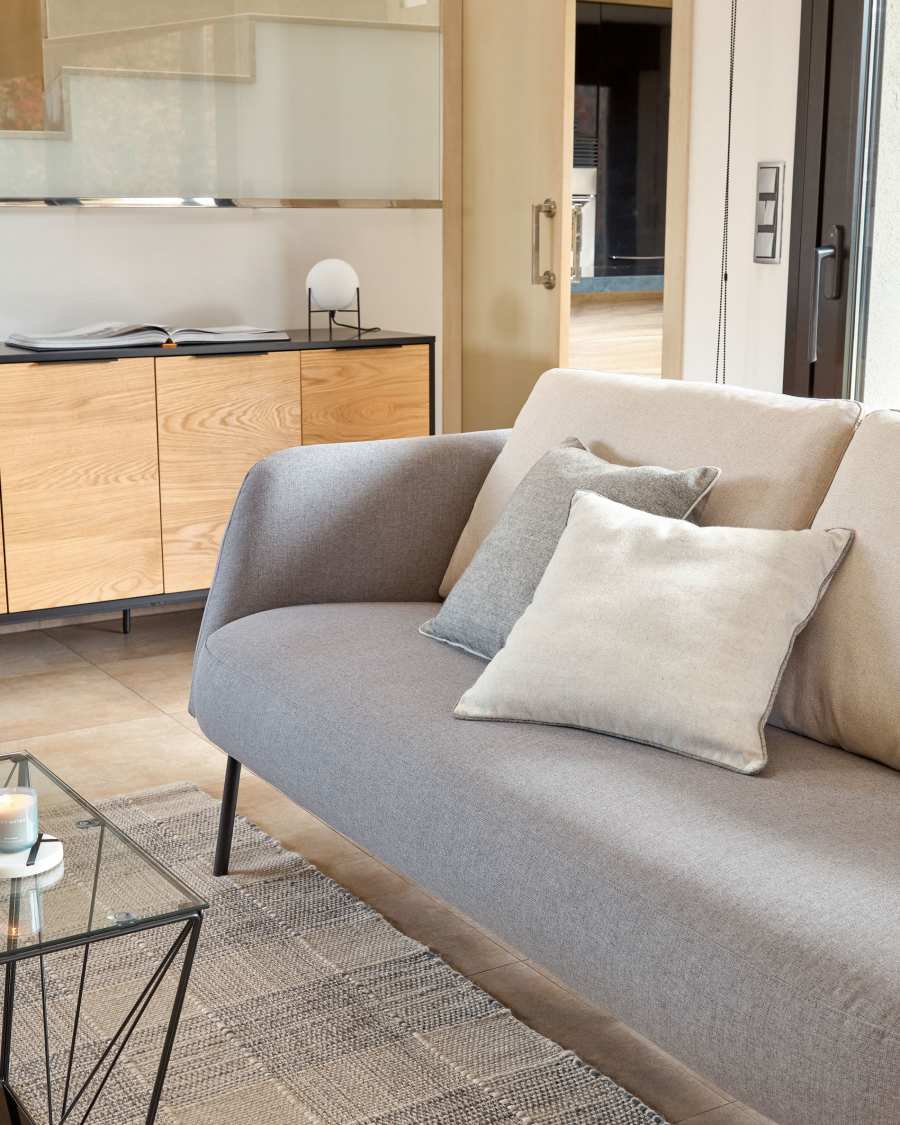 3θ καναπές Walkyria, γκρι με μπεζ μαξιλάρια και μαύρα μεταλλικά πόδια, 195εκ