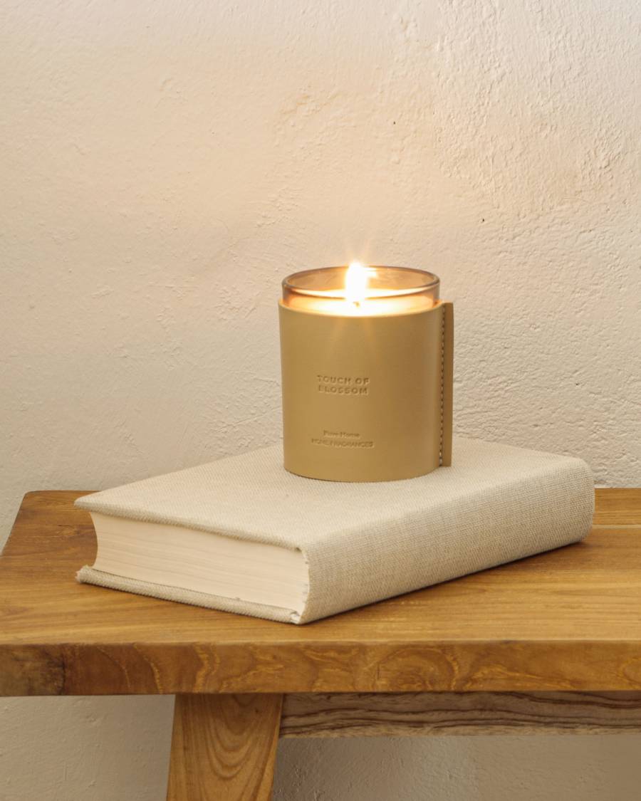 Touch of Blossom scented candle 180 g
