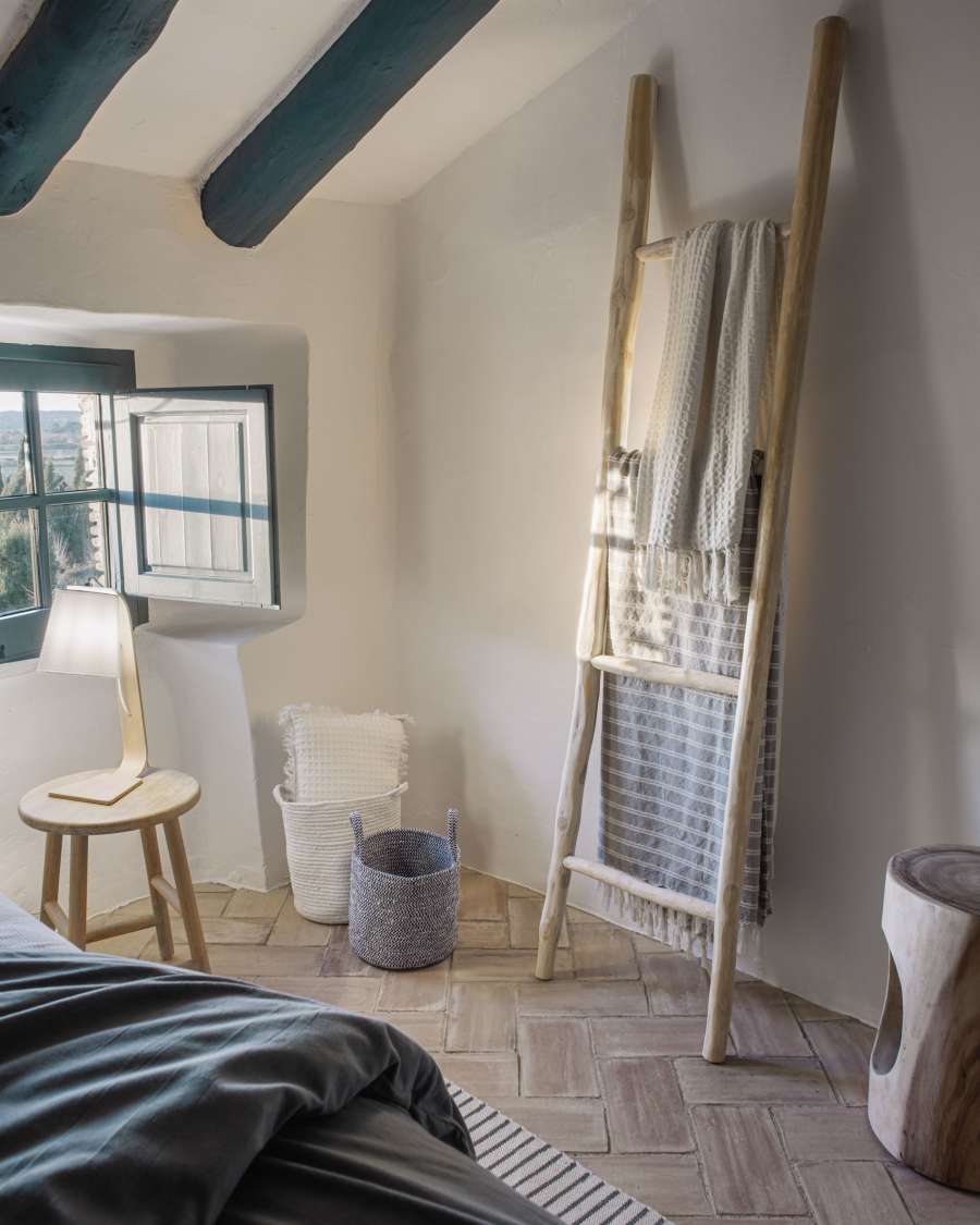 Repcy oak veneer table lamp