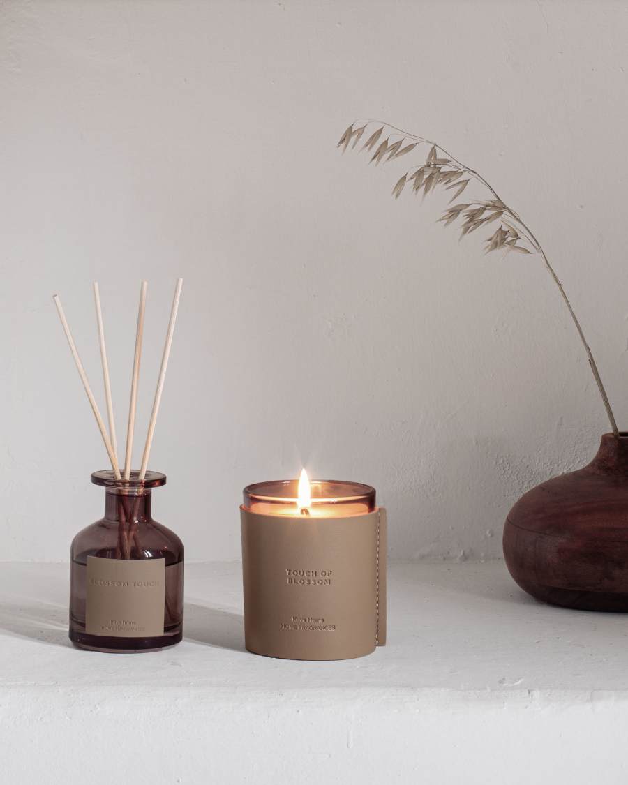 Touch of Blossom scented candle 180 g