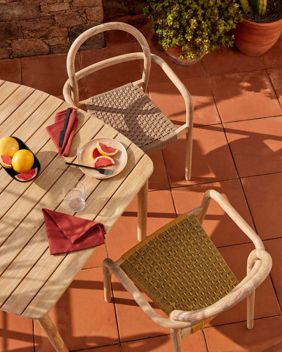 Table Sheryl en bois d'eucalyptus 90 x 90 cm FSC 100 %