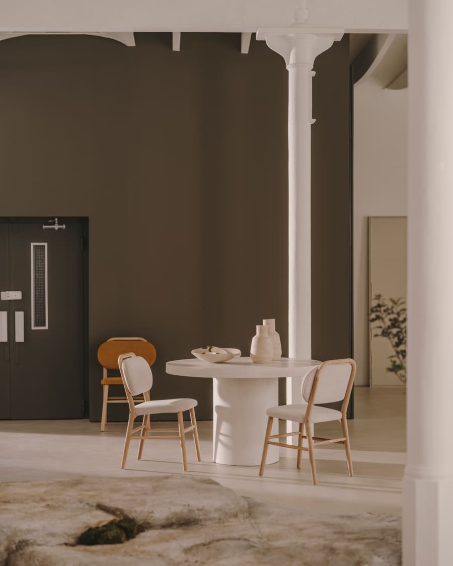 Helda chair in beige chenille and solid oak wood FSC Mix Credit