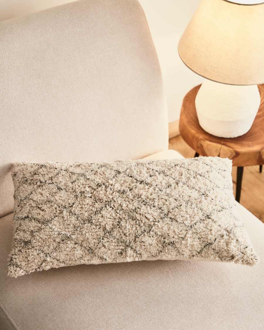 Housse de coussin Zita 100 % coton effet fourrure grise à losanges bleus 30 x 50 cm