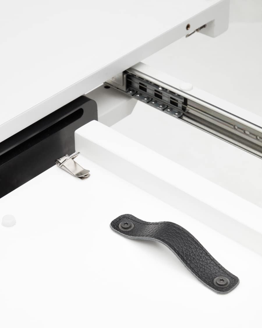 Vashti extendable round table in glass and MDF with steel legs in white, Ø 120(160)x120cm