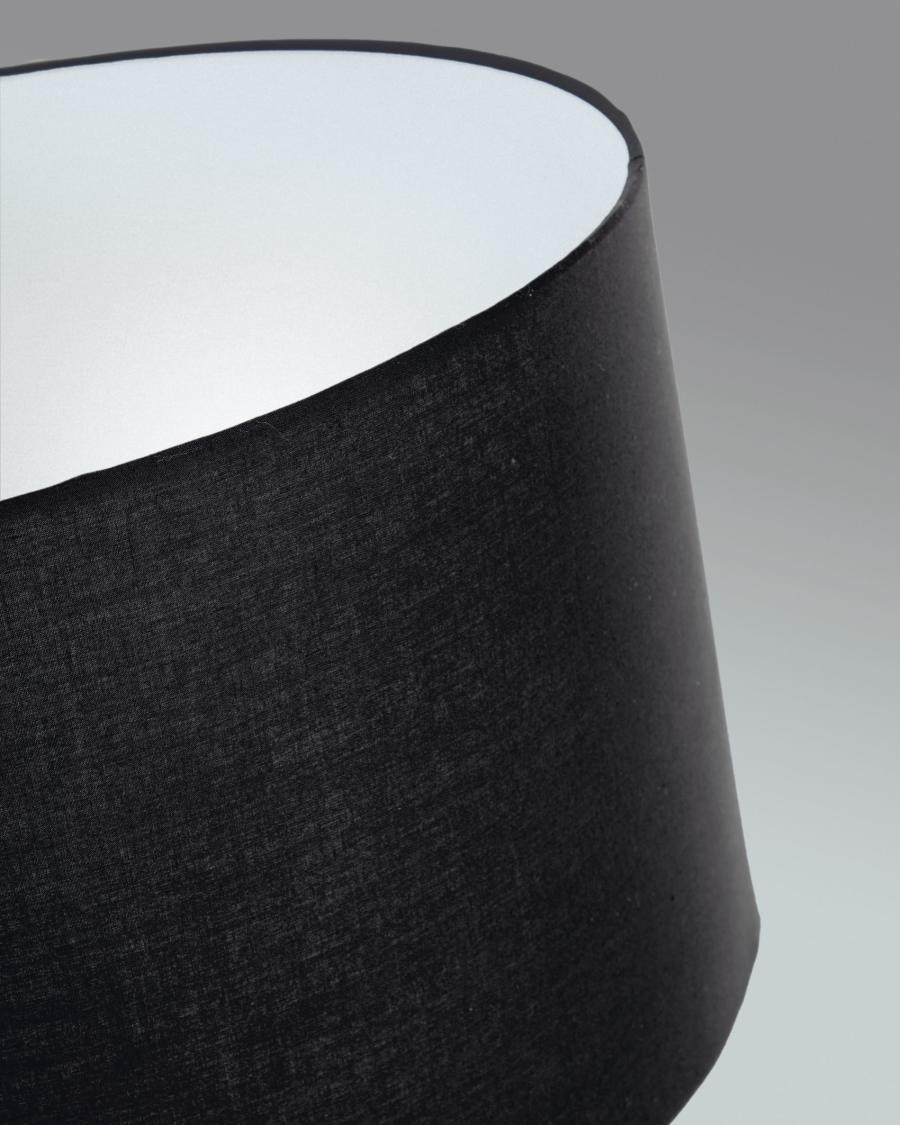 Ikia Stehlampe aus Metall schwarz