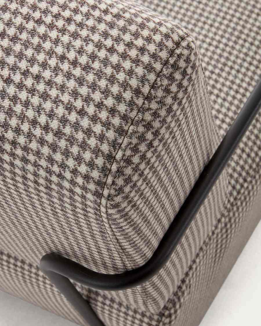 Gamer armchair in houndstooth pattern with steel in a black finish