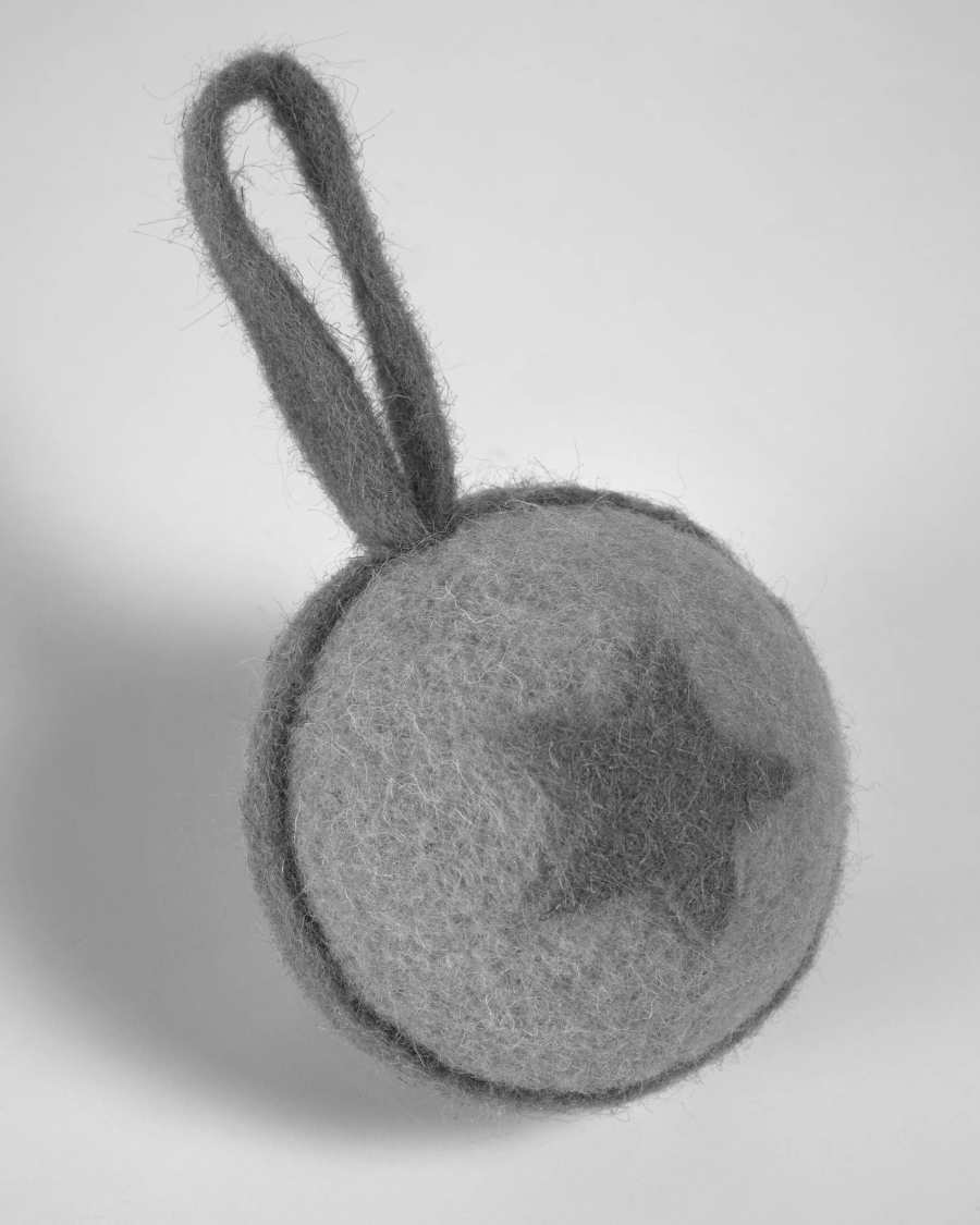 Ane set of 4 Christmas star balls decorations