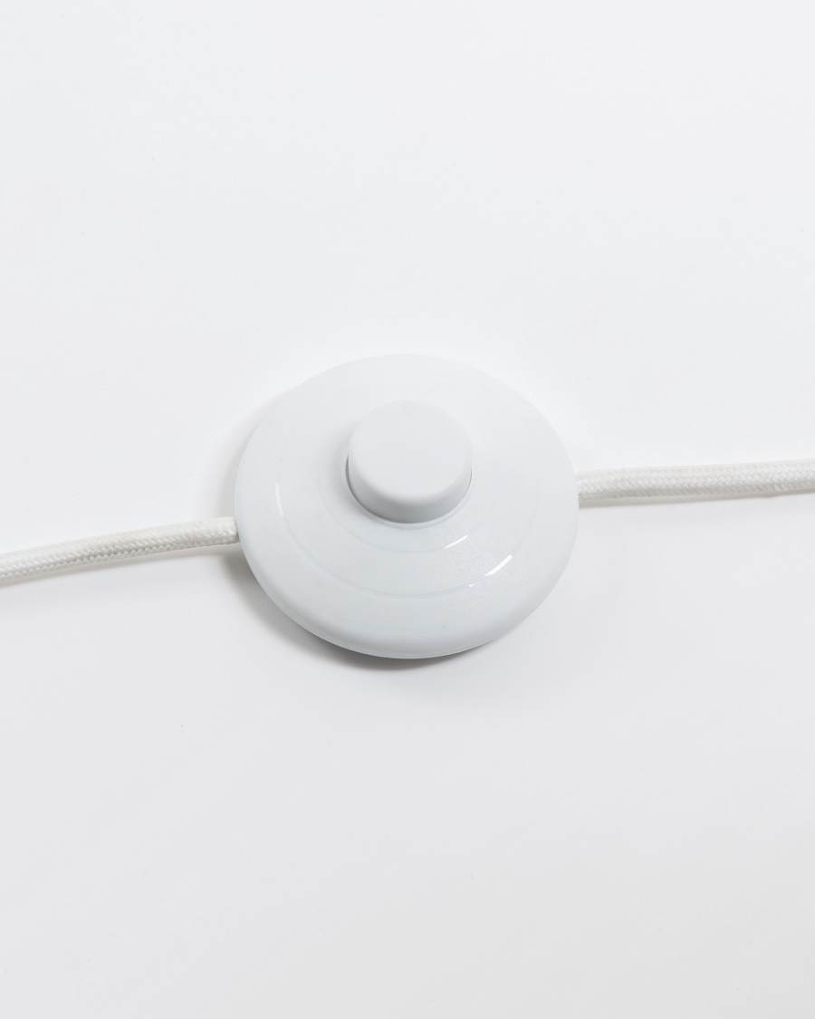 Μεταλλικό επιδαπέδιο φωτιστικό Ikia, λευκό φινίρισμα, με προσαρμογέα UK