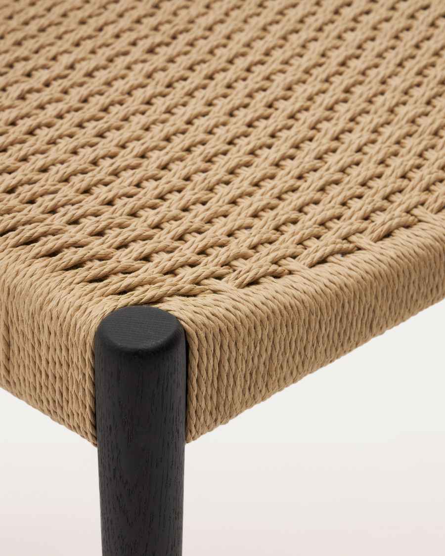 Sedia Analy in legno massiccio di rovere con finitura in nero e seduta di corda FSC 100%