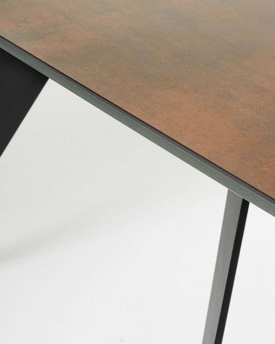Τραπέζι Koda, πορσελάνη Iron Corten και ατσάλινα πόδια σε μαύρο φινίρισμα 200 x 100 εκ