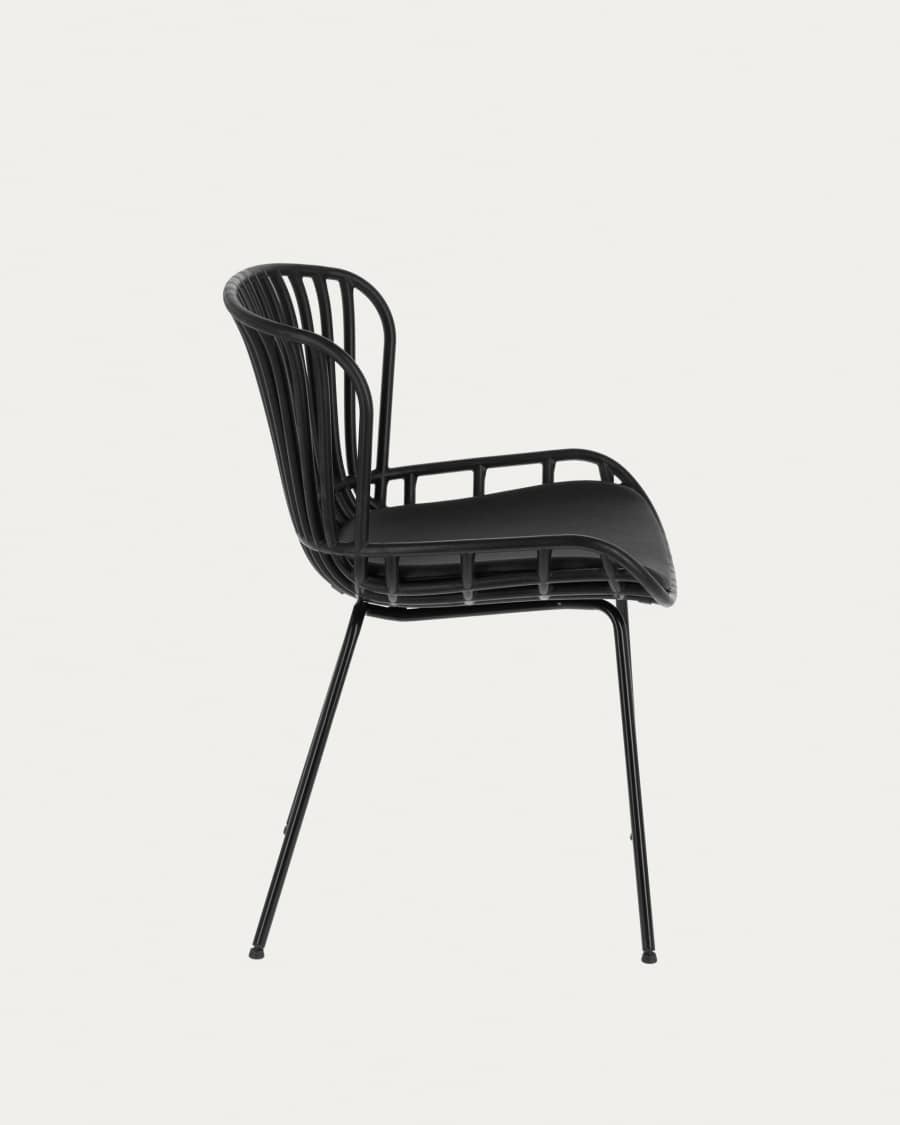 Sedia Surpik con gambe in acciaio con finitura nera