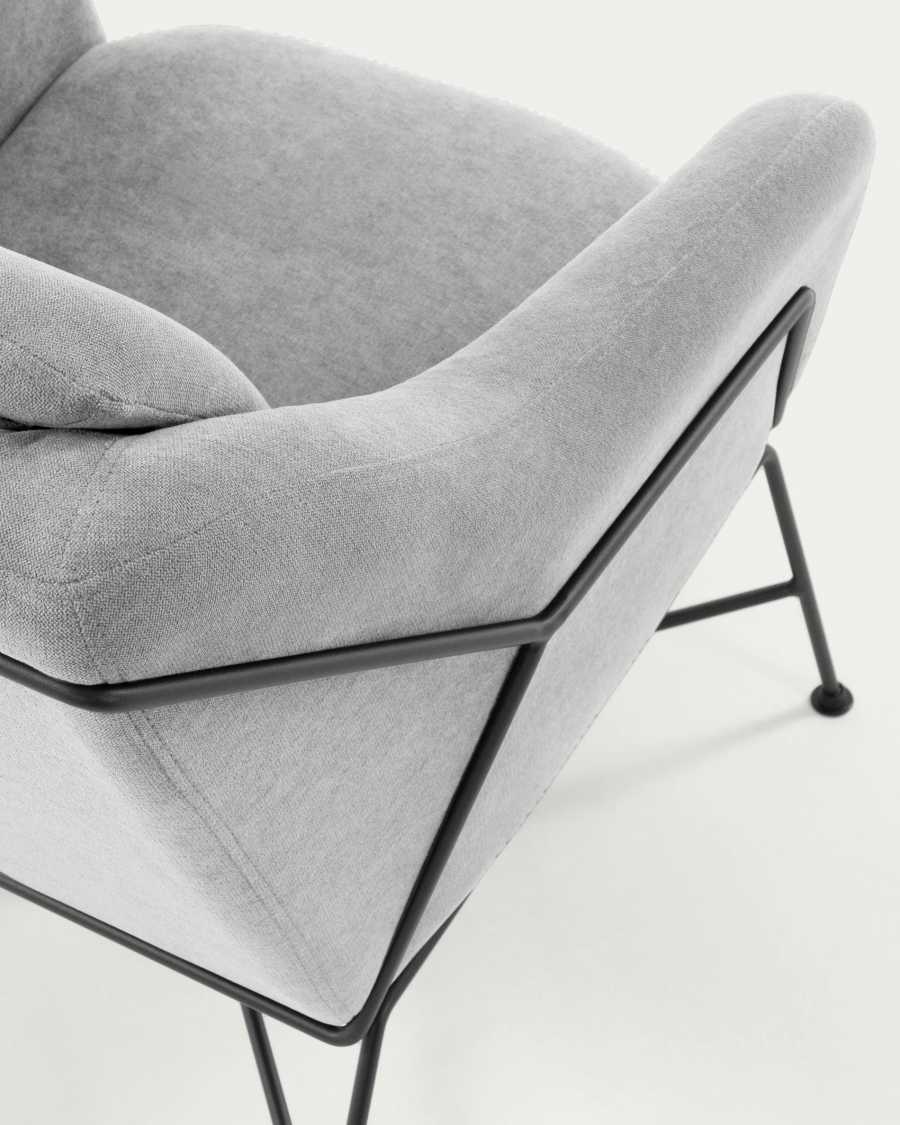 Brida armchair in light grey with steel structure in black finish