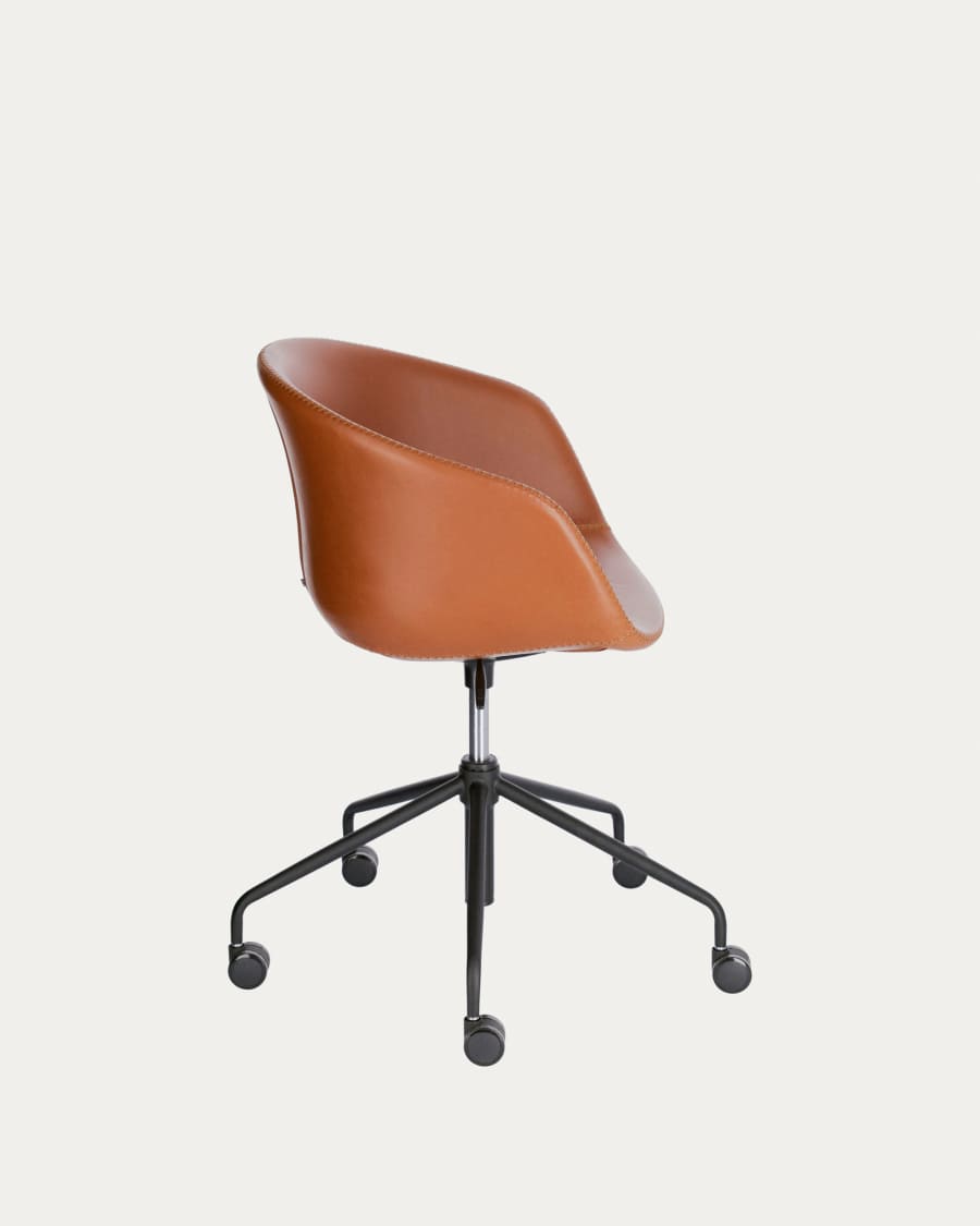 Sedia da scrivania Yvette in ecopelle marrone e gambe in acciaio nero