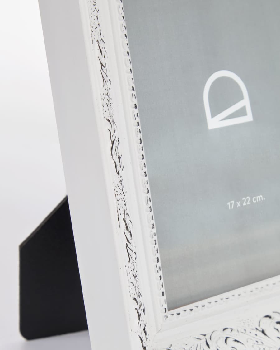 Large Zuley photo frame in white 17 x 22 cm