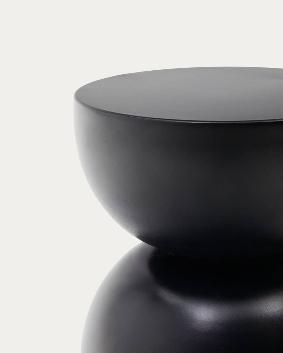 Tavolino ausiliario Rachell in metallo con finitura verniciata nera lucida Ø 30 cm.