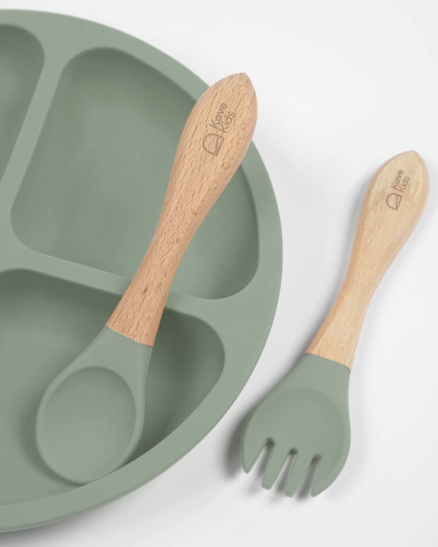 Epiphany plate and cutlery set in green silicone and wood