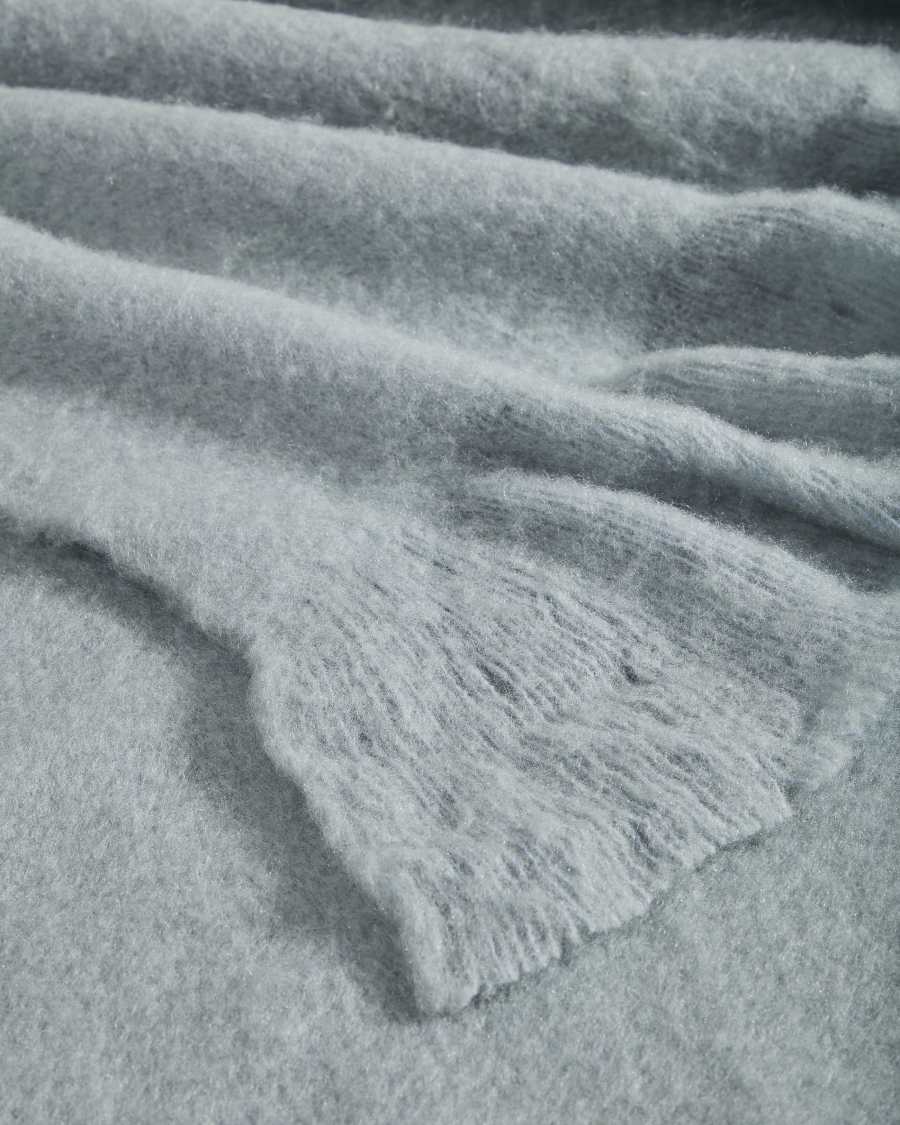 Haru blanket with wavy trim in blue wool, 125 x 150 cm