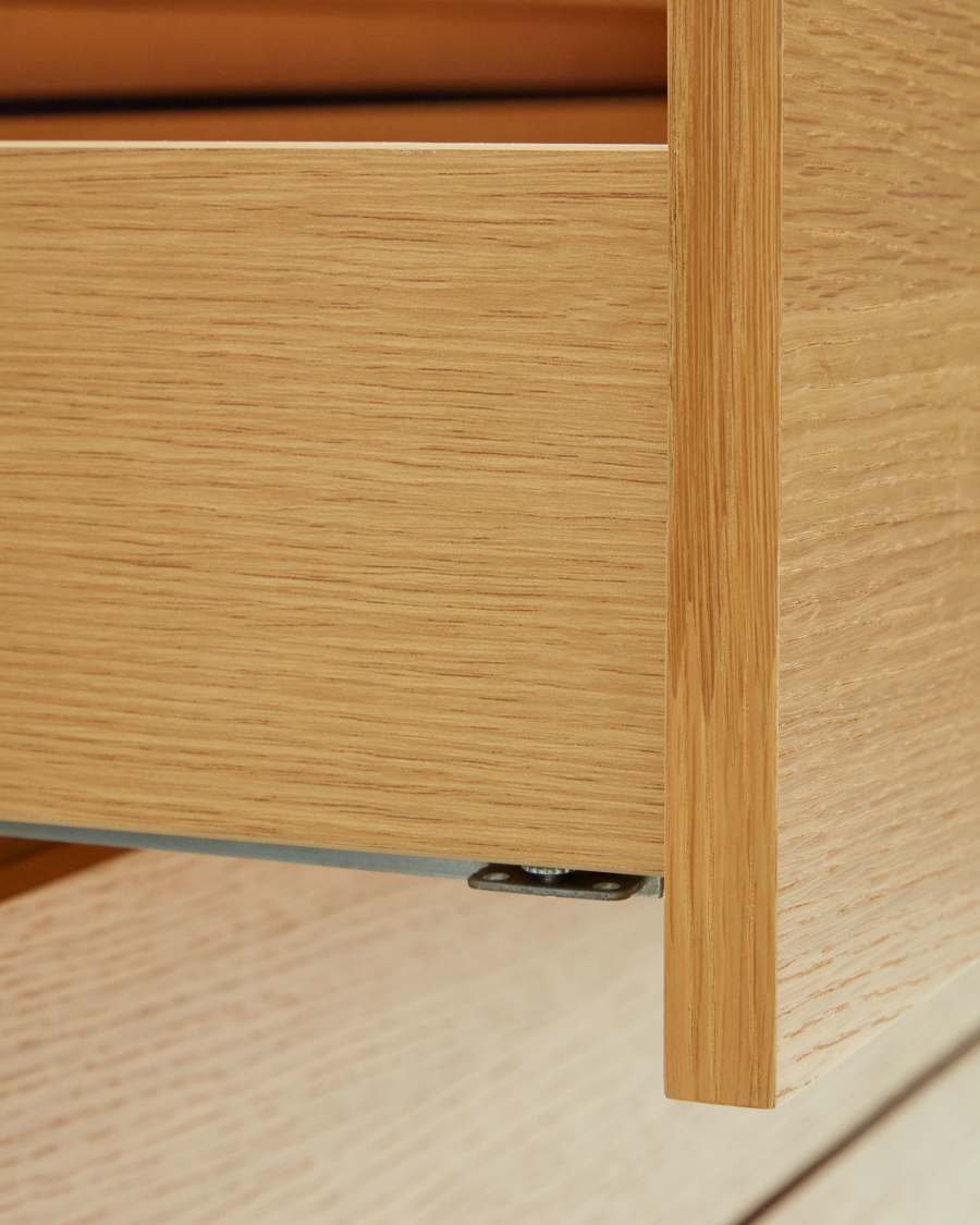 Commode Vedrana 5 tiroirs placage de chêne et pieds en acier noir 60 x 114 cm