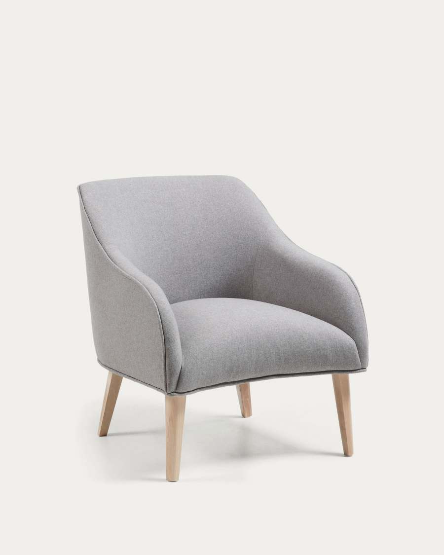 Poltrona Bobly grigia e piedi in legno finitura naturale FSC Mix Credit