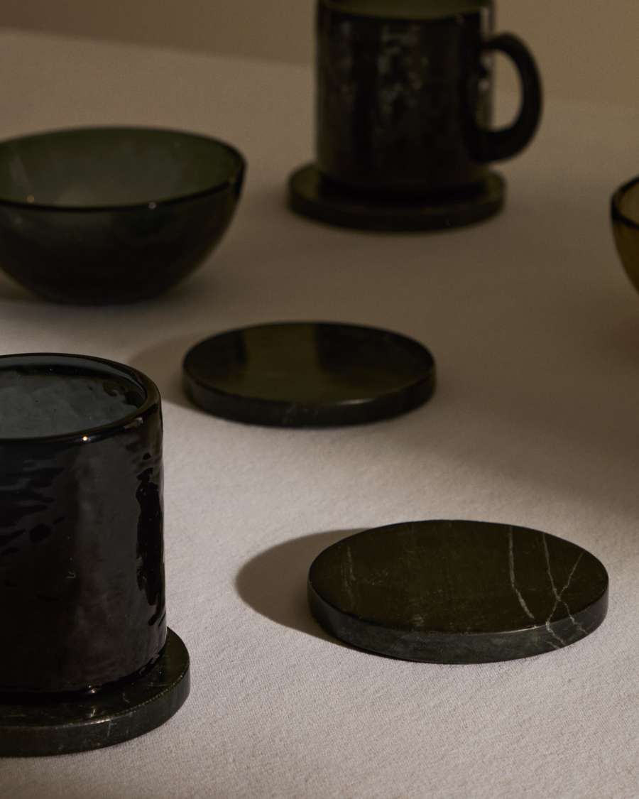 Set Johana di 4 sottobicchieri rotondi in marmo nero