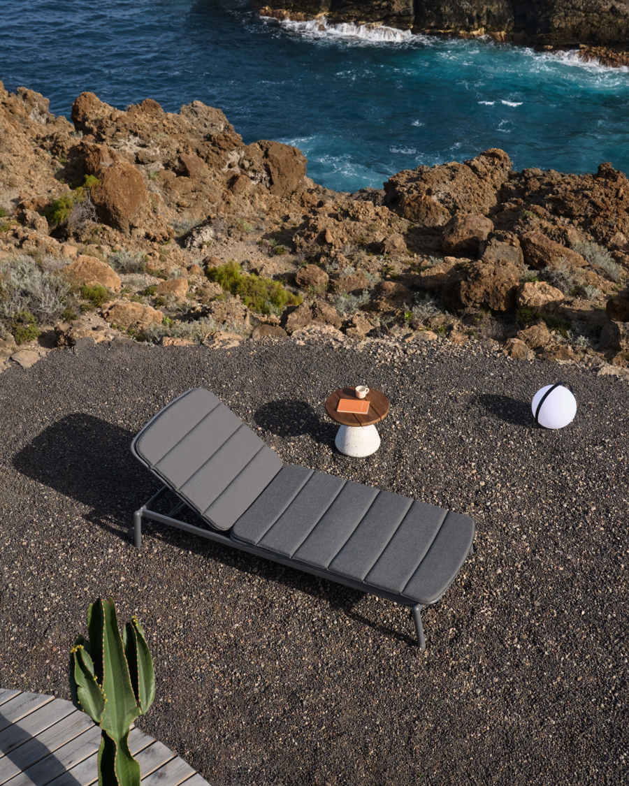 Dinesh table lamp with black steel flex