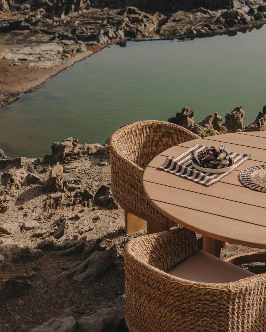 Xoriguer round table in solid eucalyptus wood Ø140 cm FSC 100%