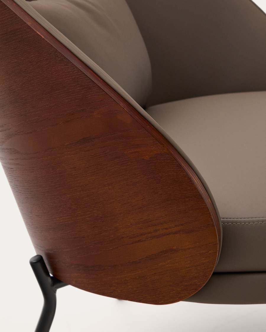 Eamy Sessel aus braunem Kunstleder, Eschenfurnier in Nussbaum-Finish mit Metall in Schwarz