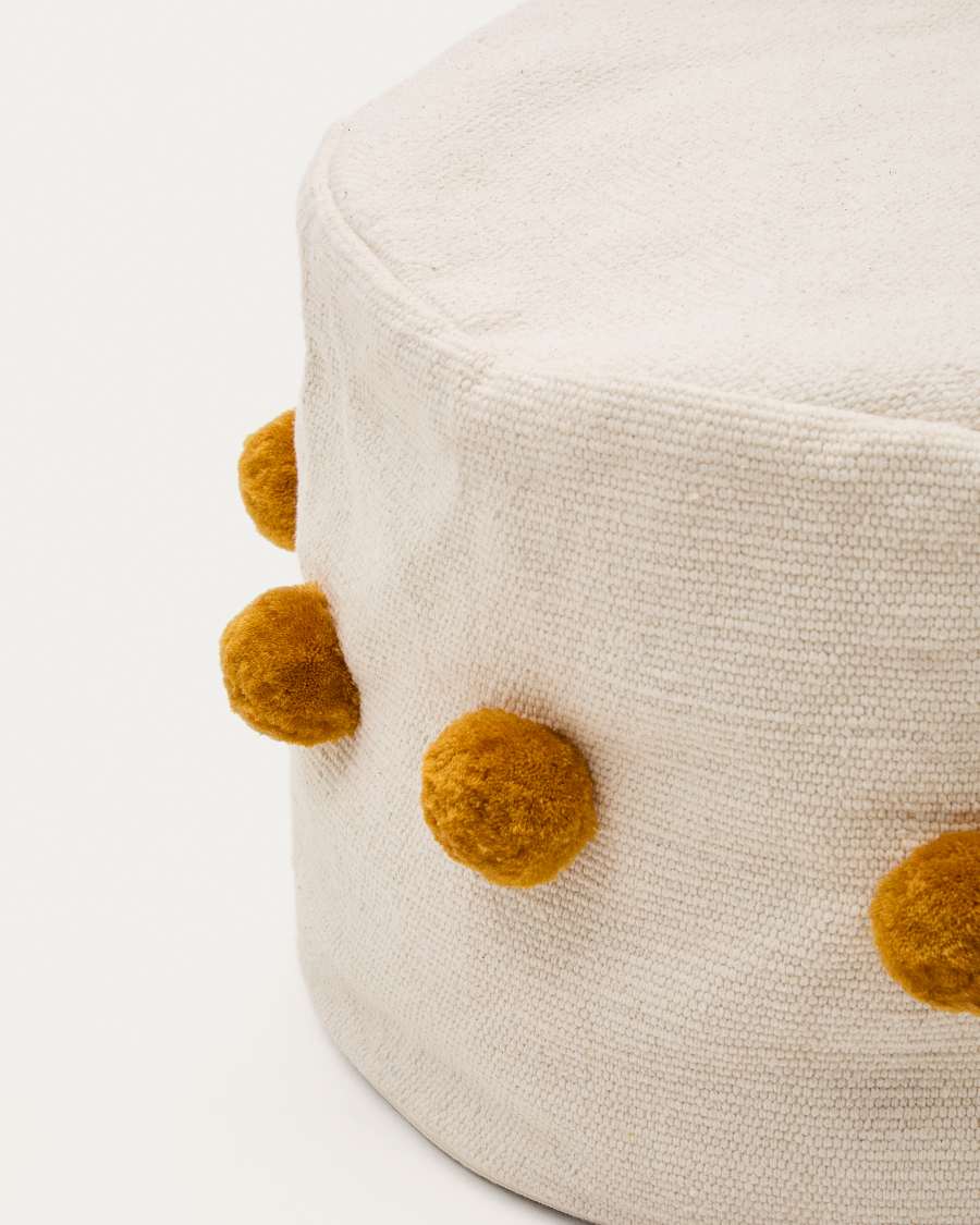 Pouf Manua en coton beige avec pompons moutarde Ø 40 cm