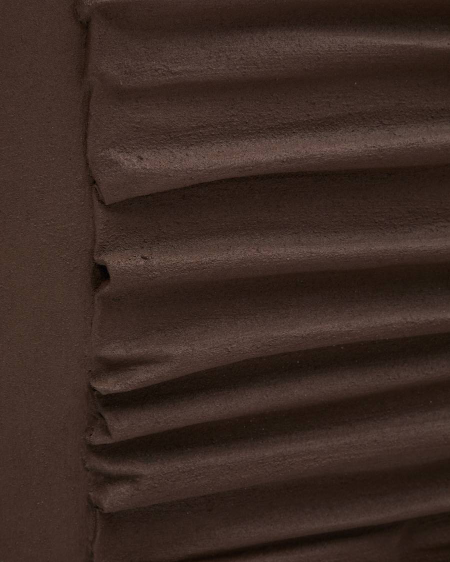 Thud canvas with brown relief feature, 90 x 60 cm