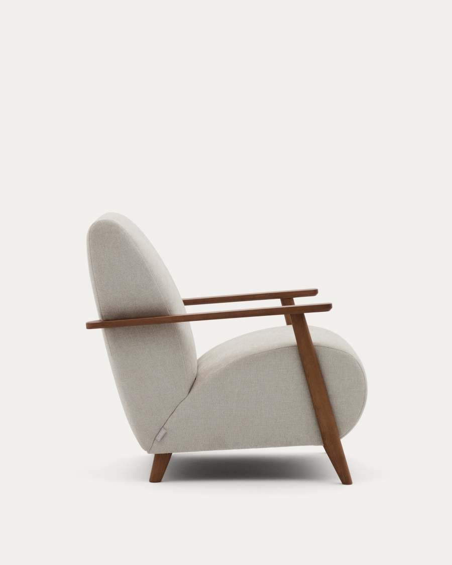 Poltrona Meghan in ciniglia perla e legno massello di frassino con finitura noce FSC Mix Credit