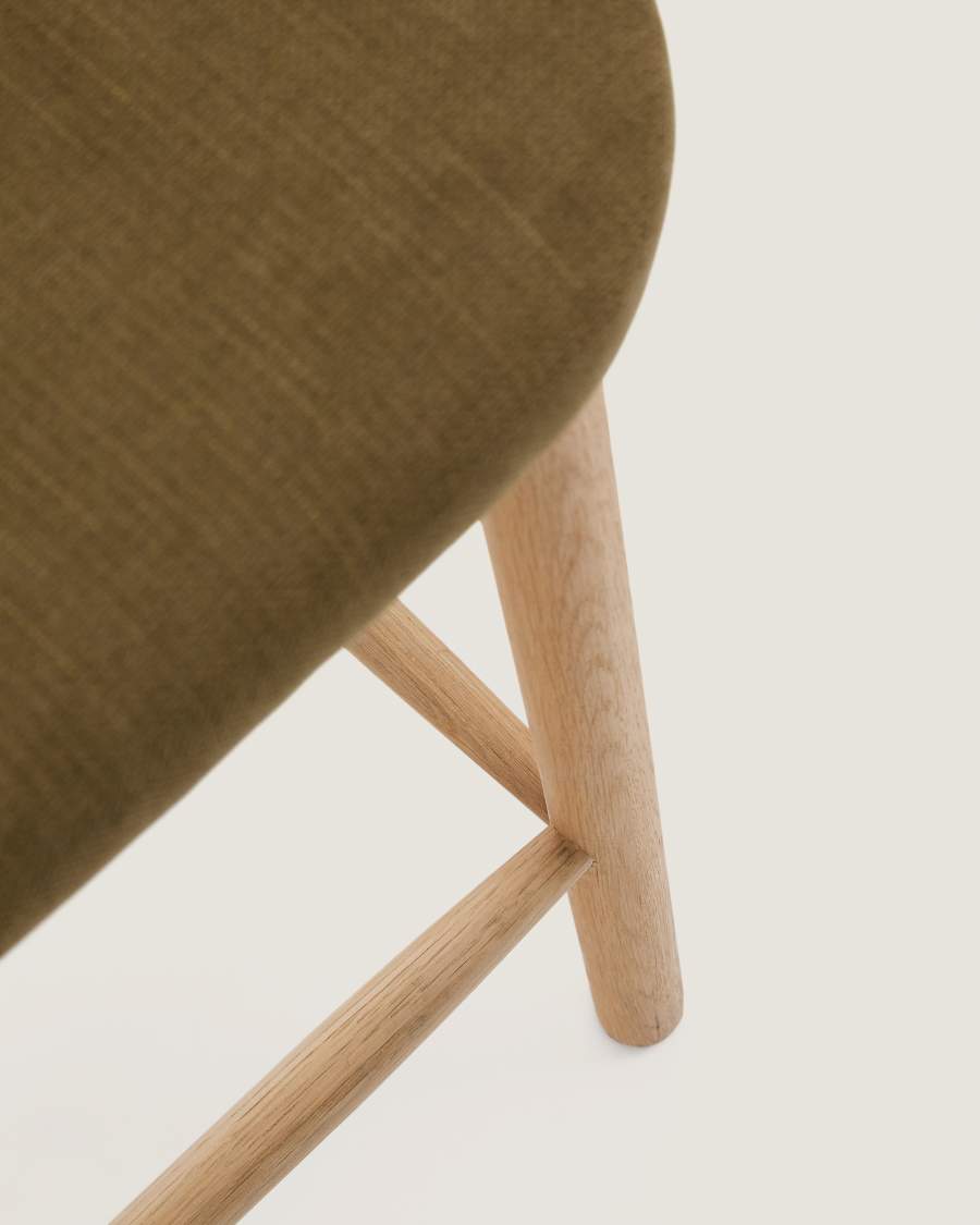 Helda stool in green chenille and solid oak wood FSC Mix Credit 65 cm