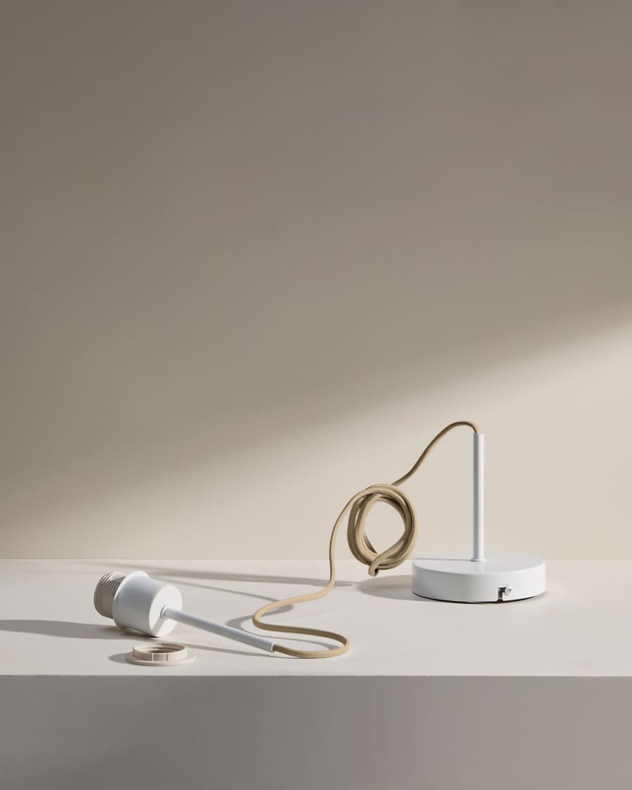 Fluvia metal lamp fitting in a white finish, 150 cm