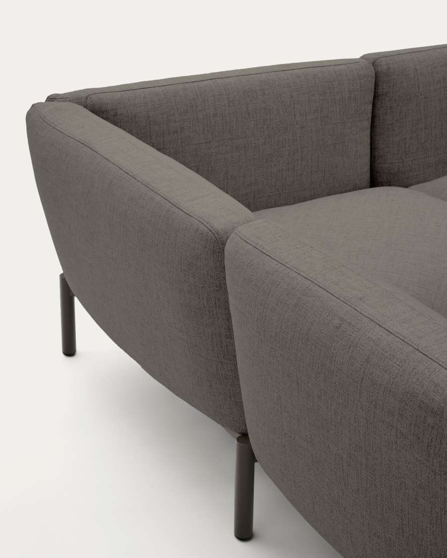 Divano angolare modulare da esterno Sorells a 5 posti con rivestimento grigio e alluminio verde con 2 tavoli in teak 277 x 446 cm FSC 100%