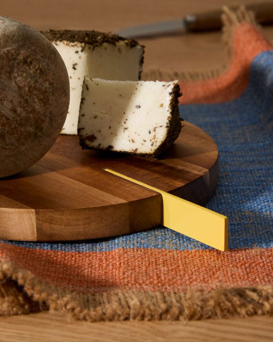 Zairin serving board in FSC 100% acacia wood and yellow metal