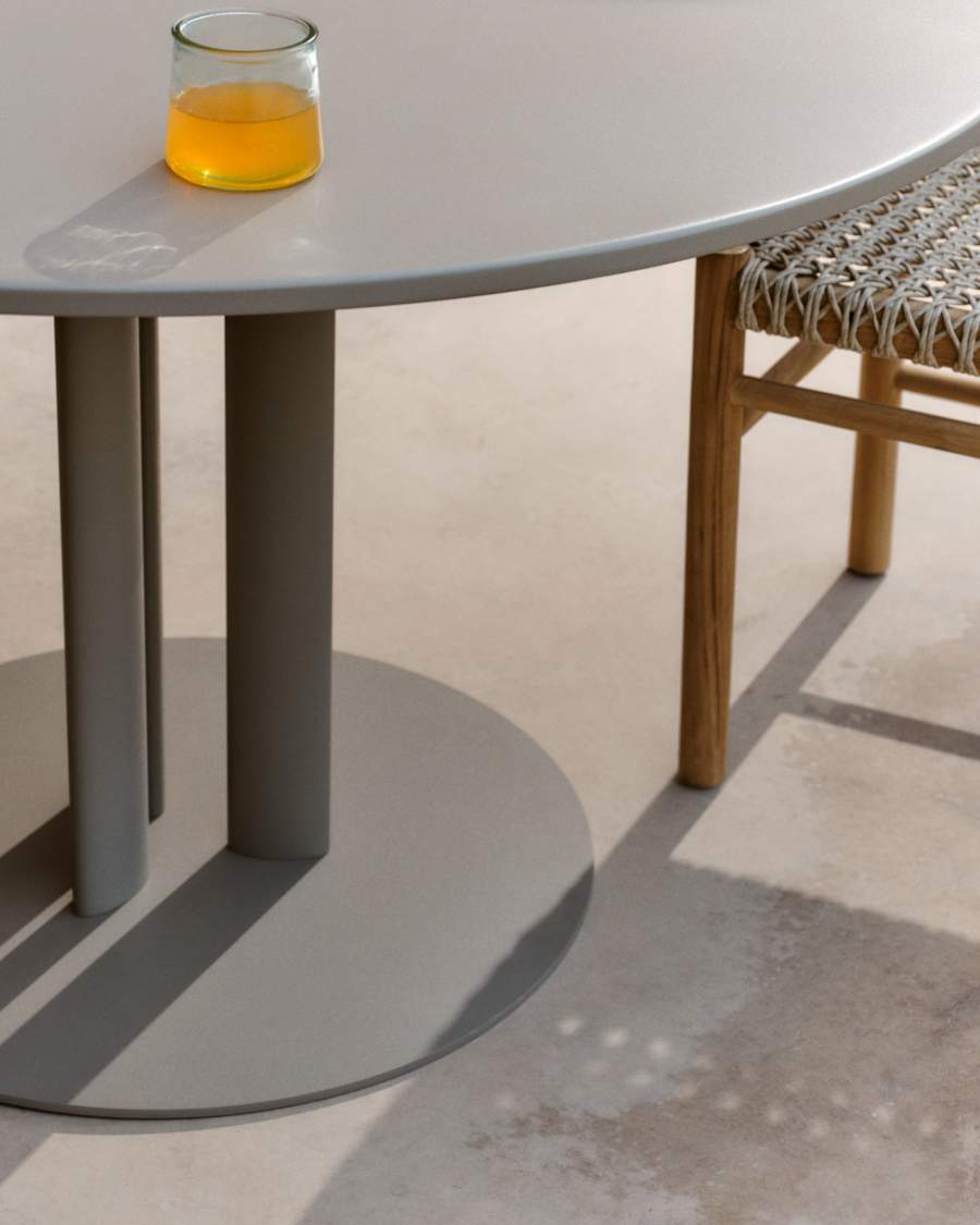 Sedalis round outdoor table in steel with taupe aluminium top Ø120cm